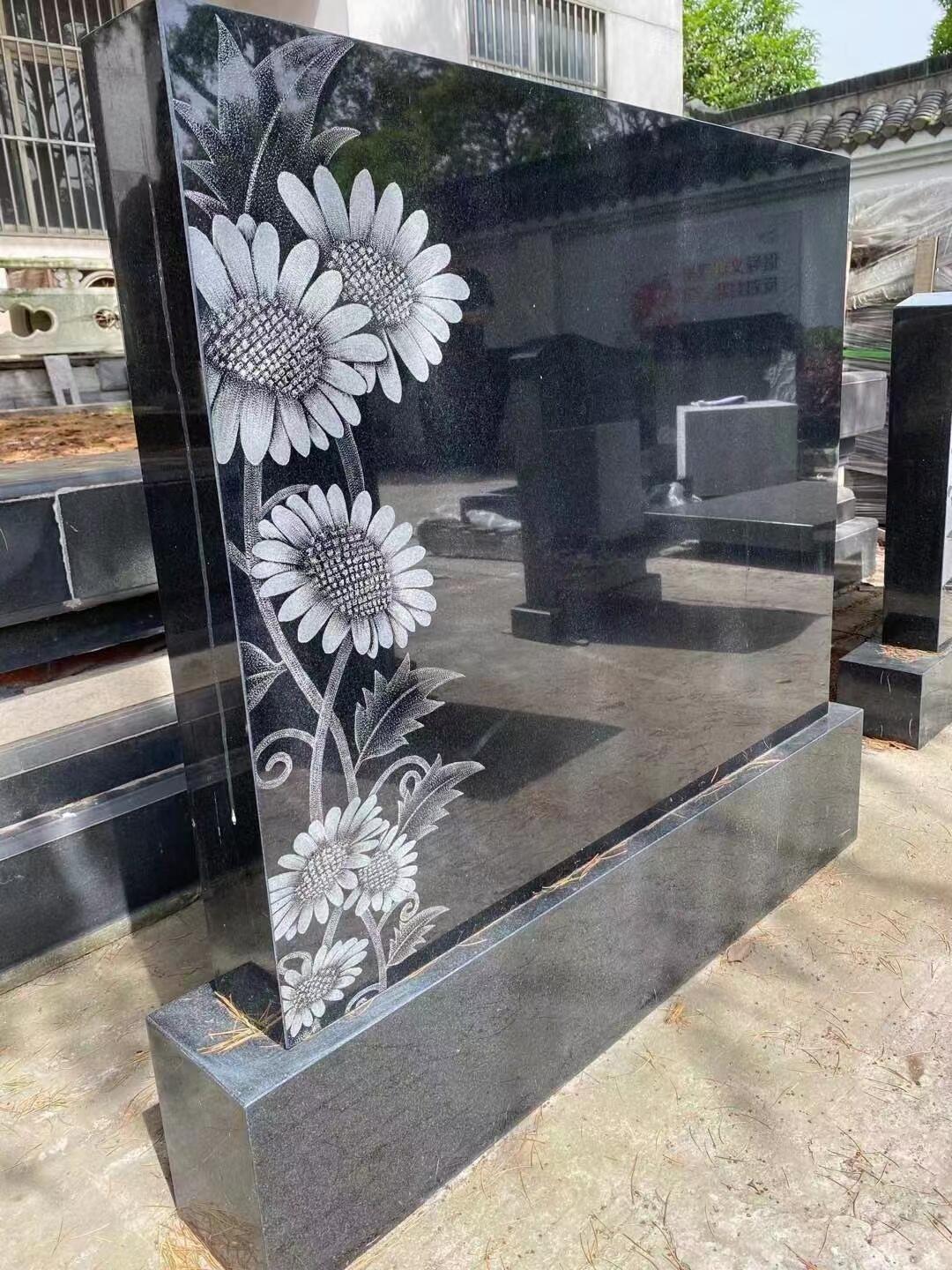 青石墓碑和花崗巖墓比較