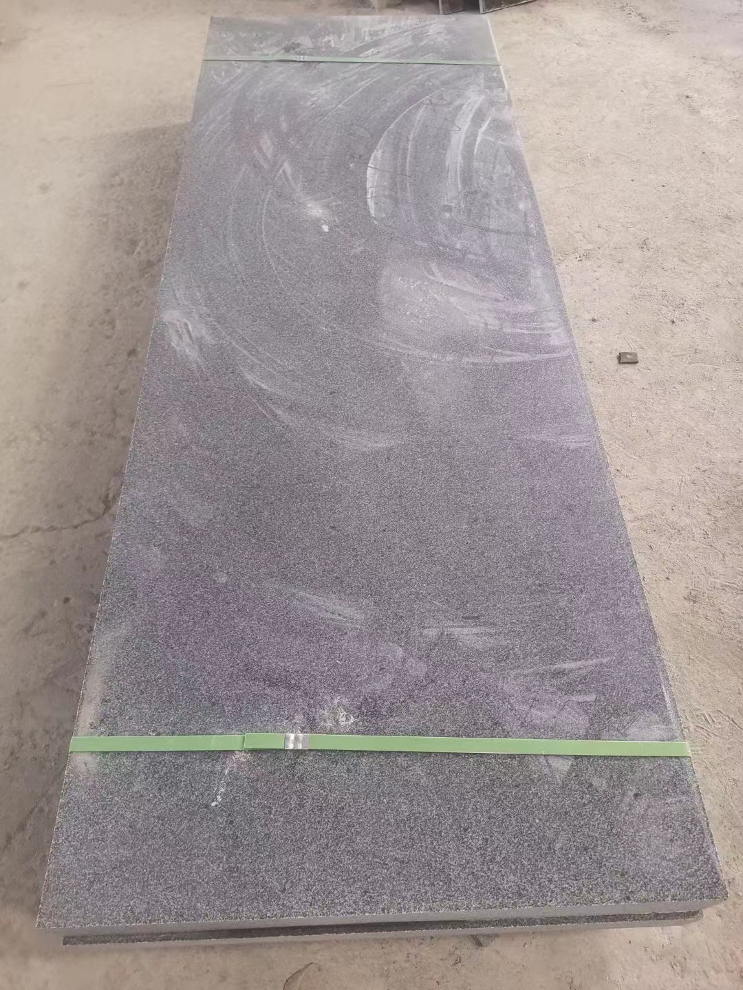 芝麻黑路沿石：為您的道路增添一抹亮色